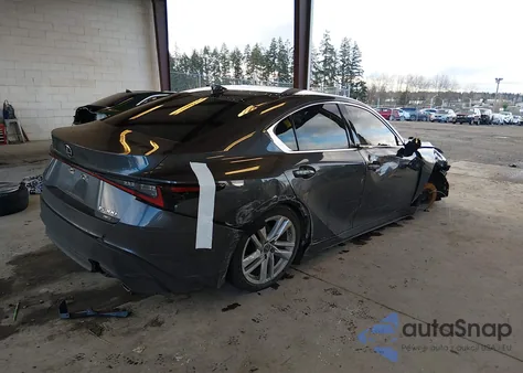 2021 Lexus Is 300 z USA, uszkodzony, nr VIN JTHC81F24M5046572